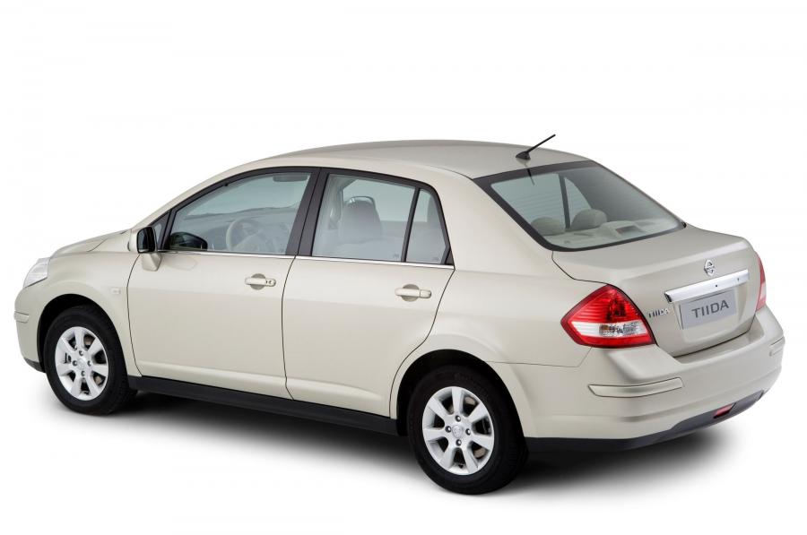  Nissan Tiida Sedan 2005 года  (фото 46 из 50)